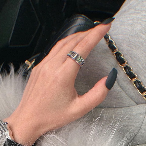 Adjustable slinky ring - Picture 1 of 2